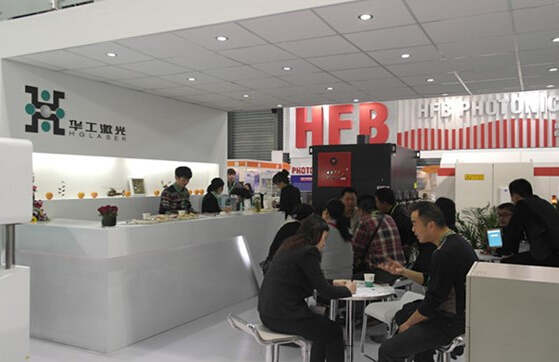 华工激光吸引了众多意向客户洽谈咨询